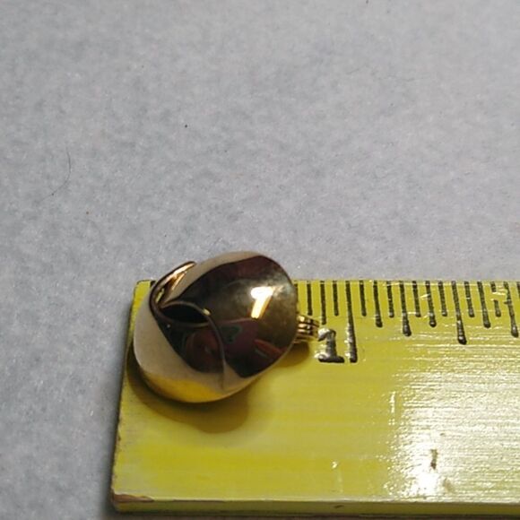 Elegant Monet Gold-Tone Metal Earrings Cottagecore Grandmacore - Picture 3 of 4